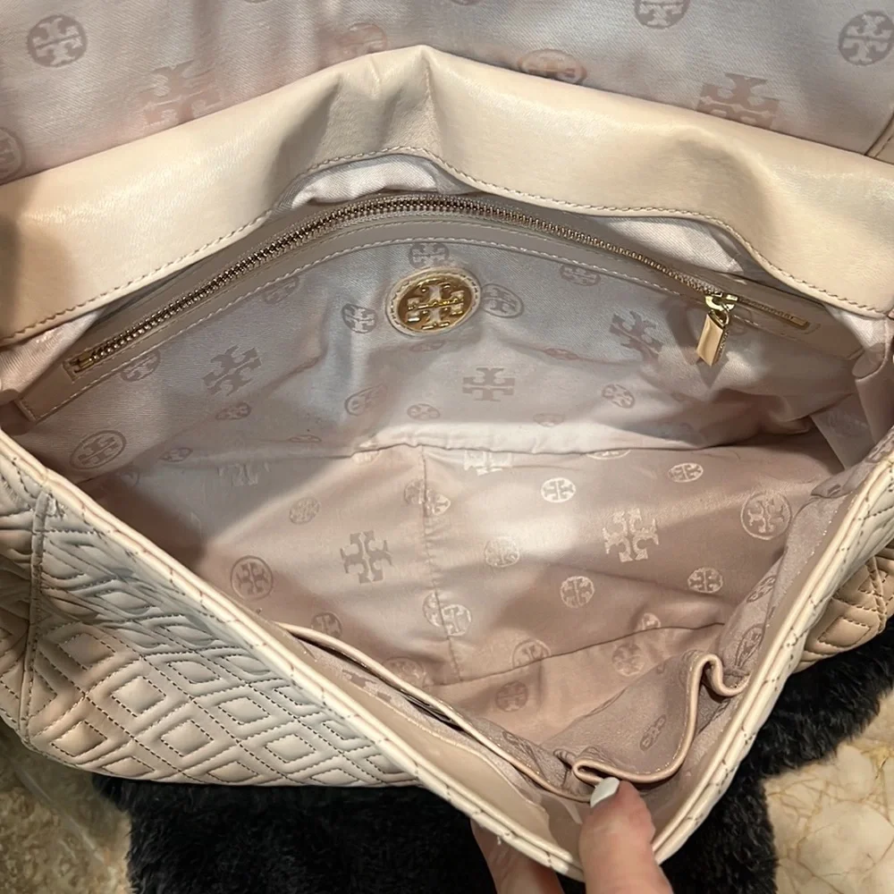 Tory Burch Marion Beige Quilted shoulder bag. Brand New with bag. - Picture 3 of 8